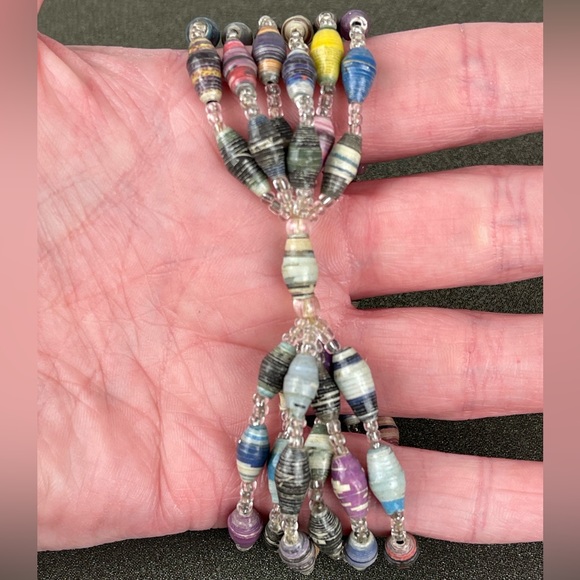 Handmade multicolored paper beaded stretchy bracelet - Picture 3 of 7